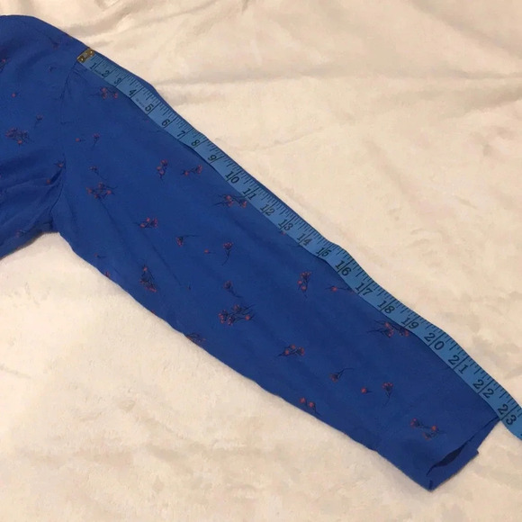 Levi’s Women’s Royal Blue Blouse with Flower Print - Picture 11 of 11